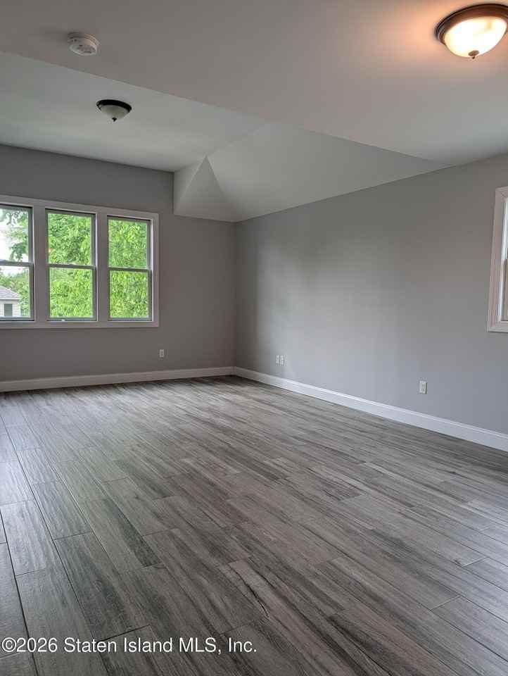 162 Edgegrove Ave - Photo 3 of 14