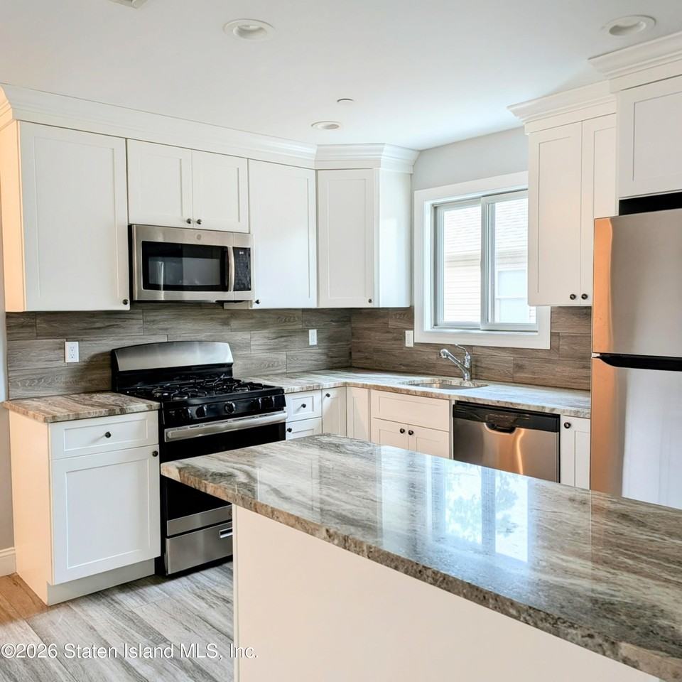 162 Edgegrove Ave - Photo 4 of 14