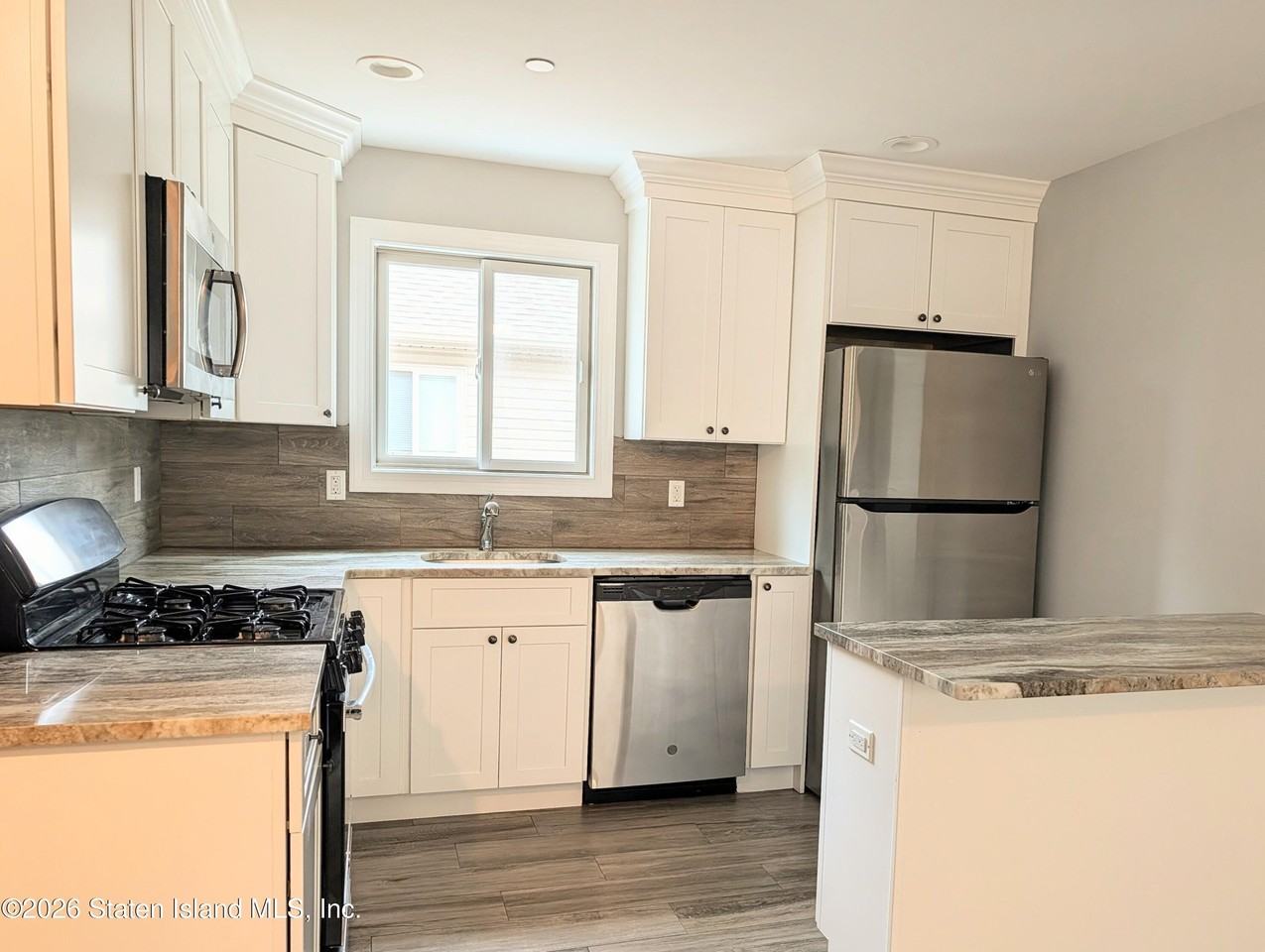 162 Edgegrove Ave - Photo 5 of 14