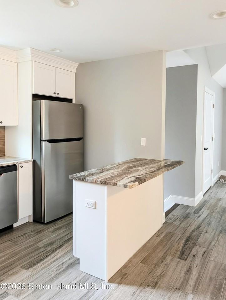 162 Edgegrove Ave - Photo 6 of 14