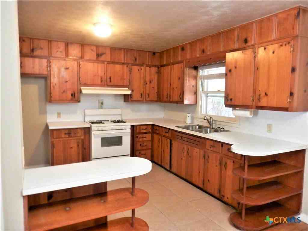 555 N Union Ave - Photo 4 of 32