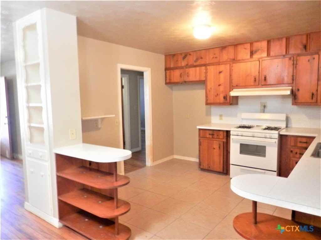 555 N Union Ave - Photo 5 of 32