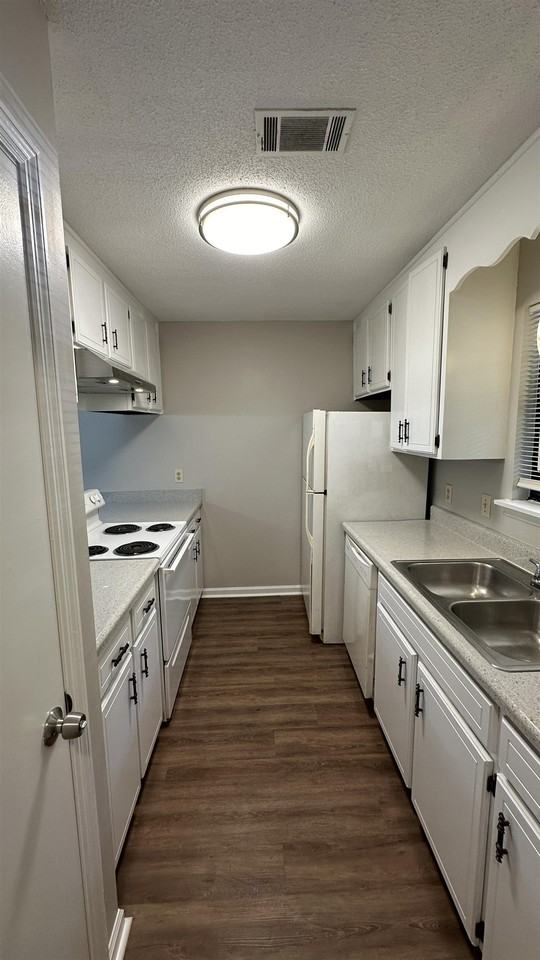 2496 Southwood Plantation Rd #A - Photo 3 of 22