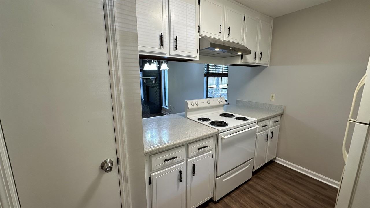 2496 Southwood Plantation Rd #A - Photo 4 of 22
