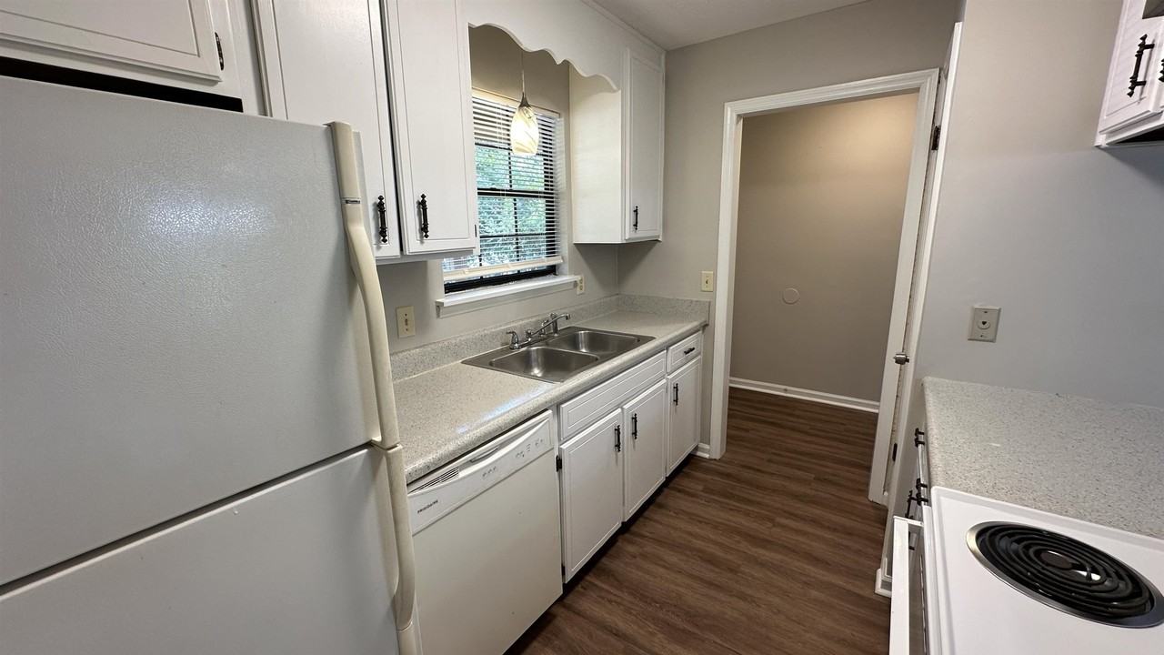 2496 Southwood Plantation Rd #A - Photo 5 of 22