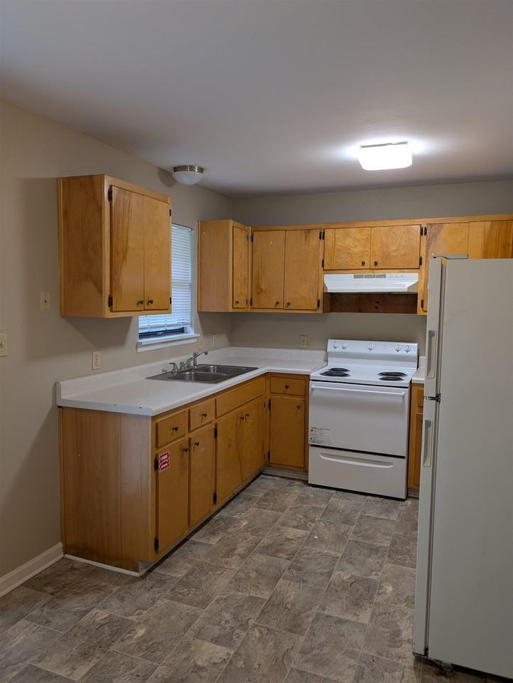 2555 Chateau Ln #3 - Photo 6 of 12
