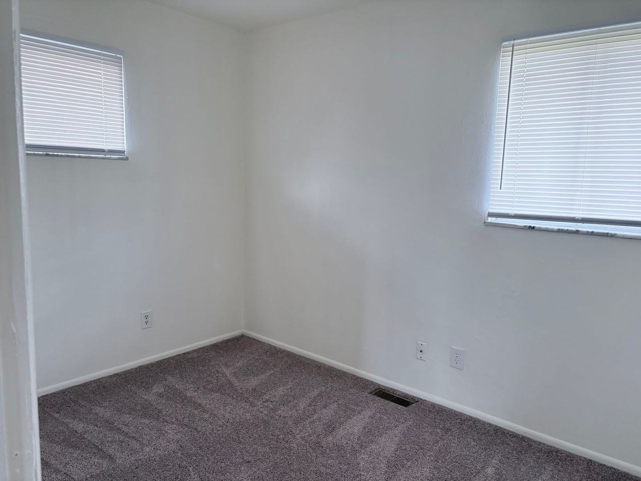 1255 Uhlwood Dr - Photo 4 of 6