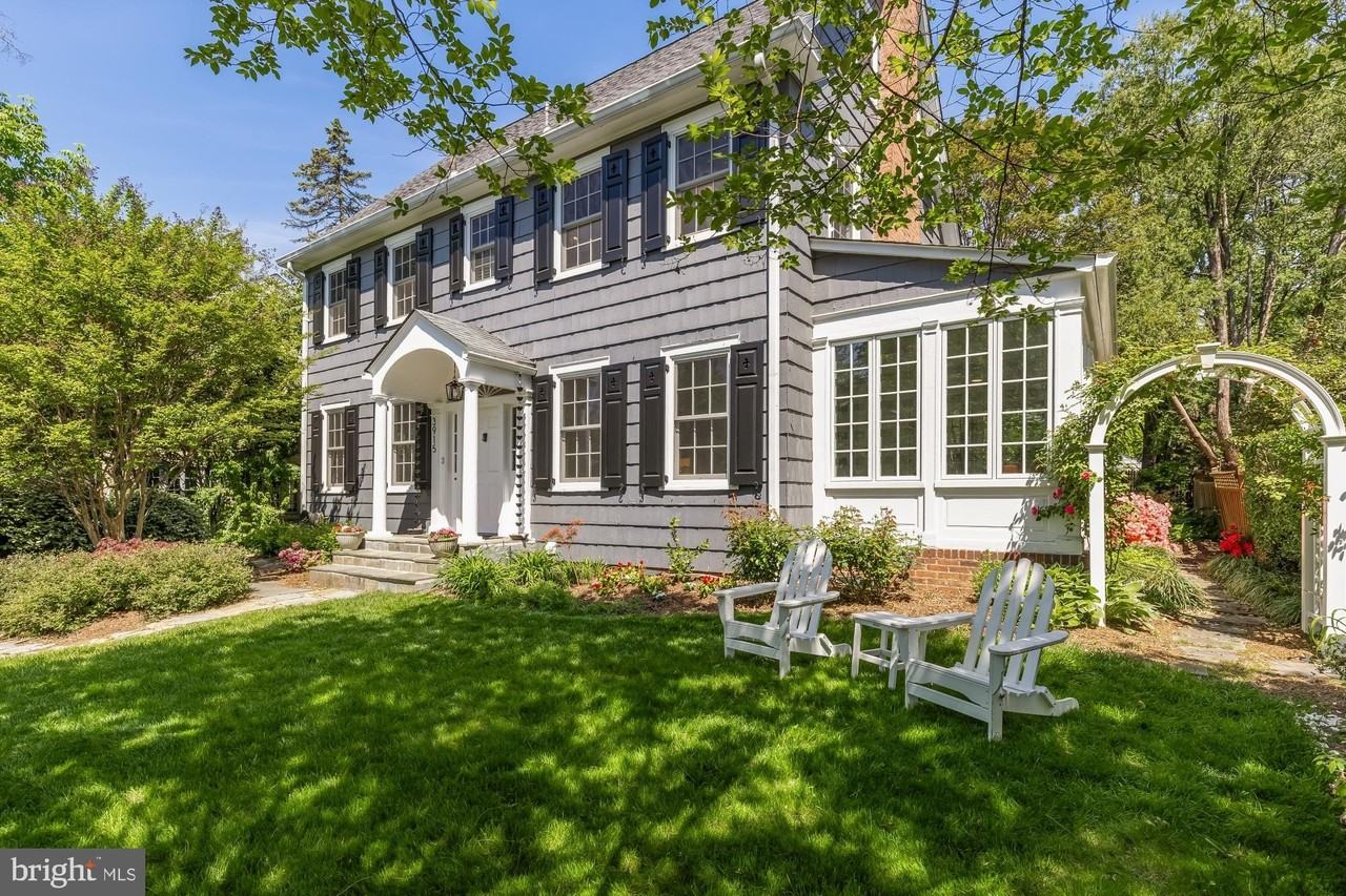 3915 Livingston St Nw - Photo 2 of 50