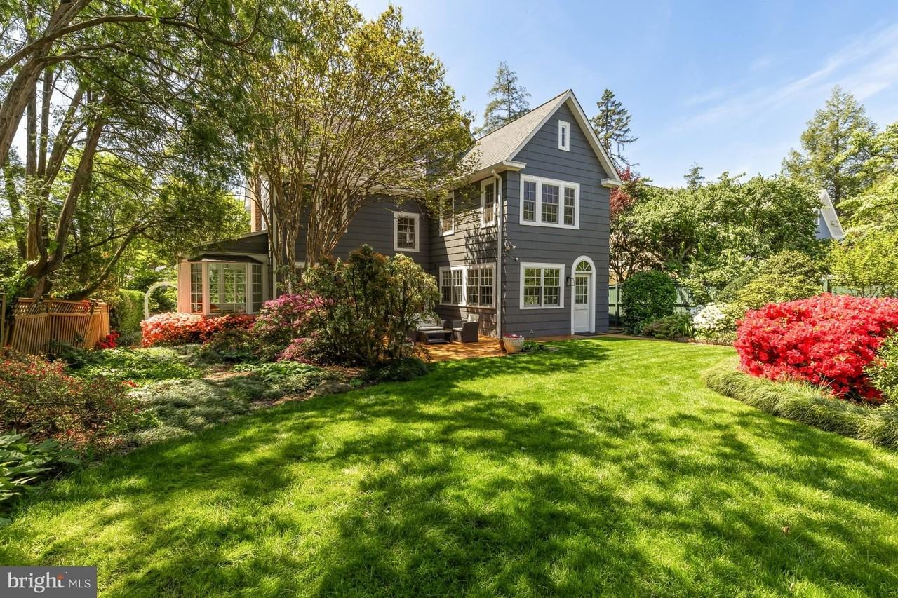 3915 Livingston St Nw - Photo 3 of 50