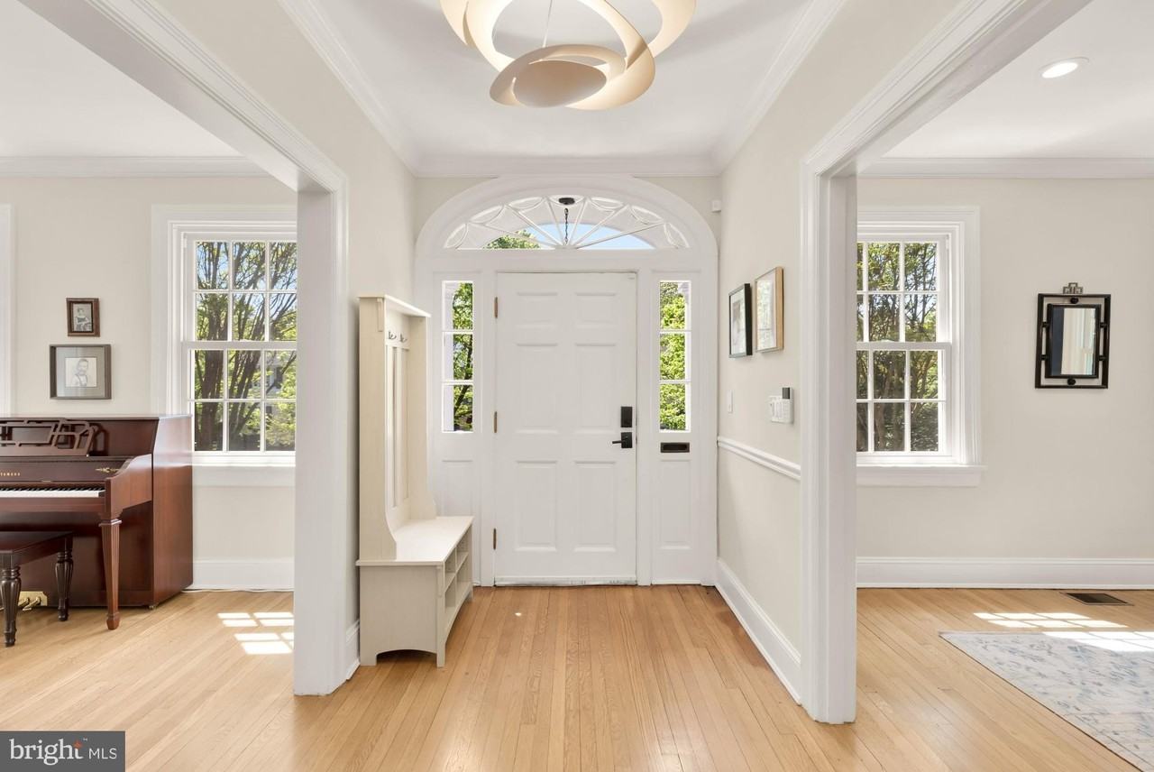3915 Livingston St Nw - Photo 4 of 50