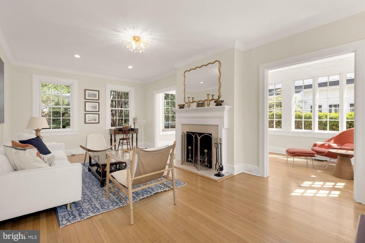 3915 Livingston St Nw - Photo 5 of 50