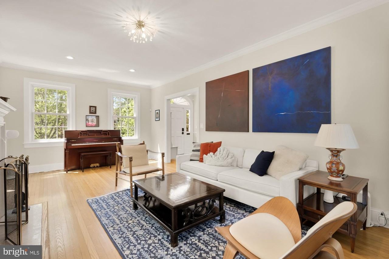 3915 Livingston St Nw - Photo 6 of 50
