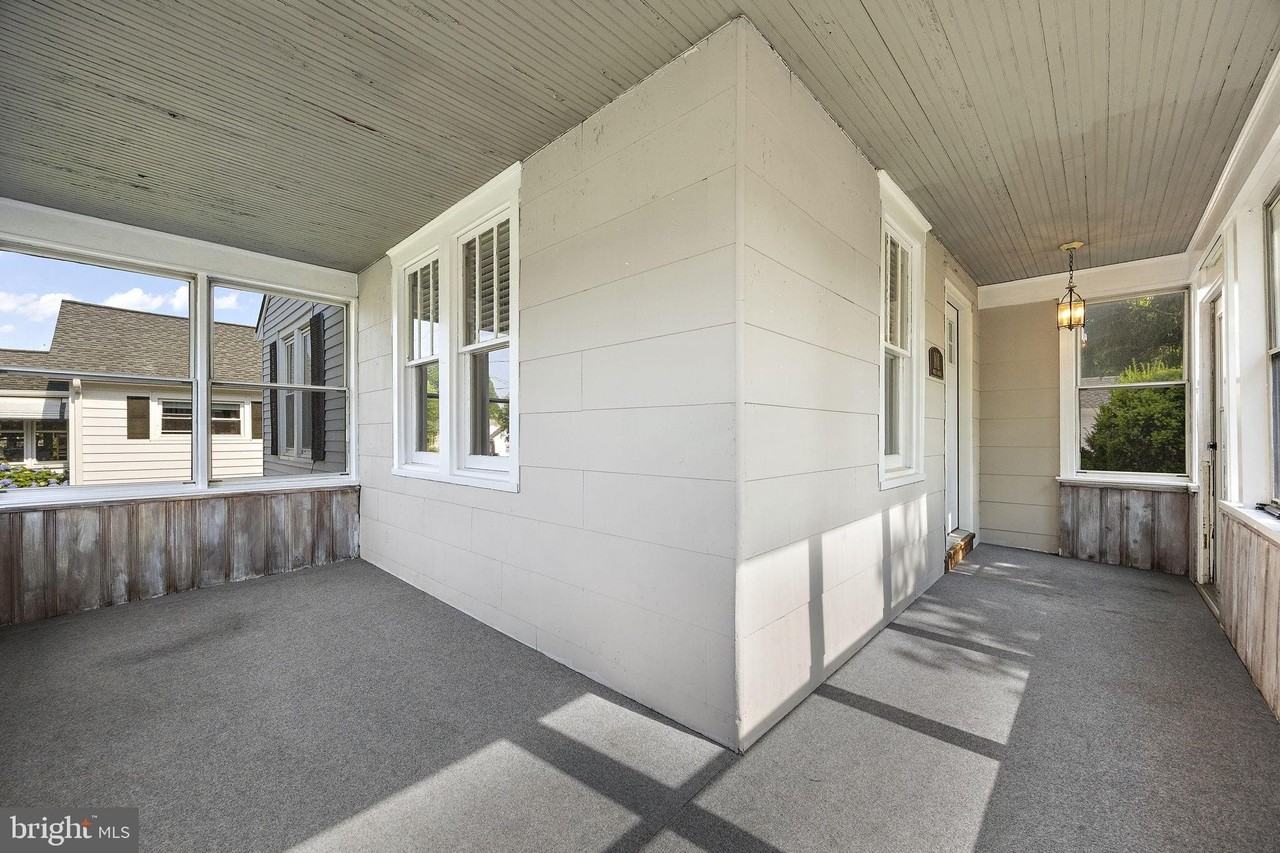 101 Curtis Ave - Photo 3 of 18