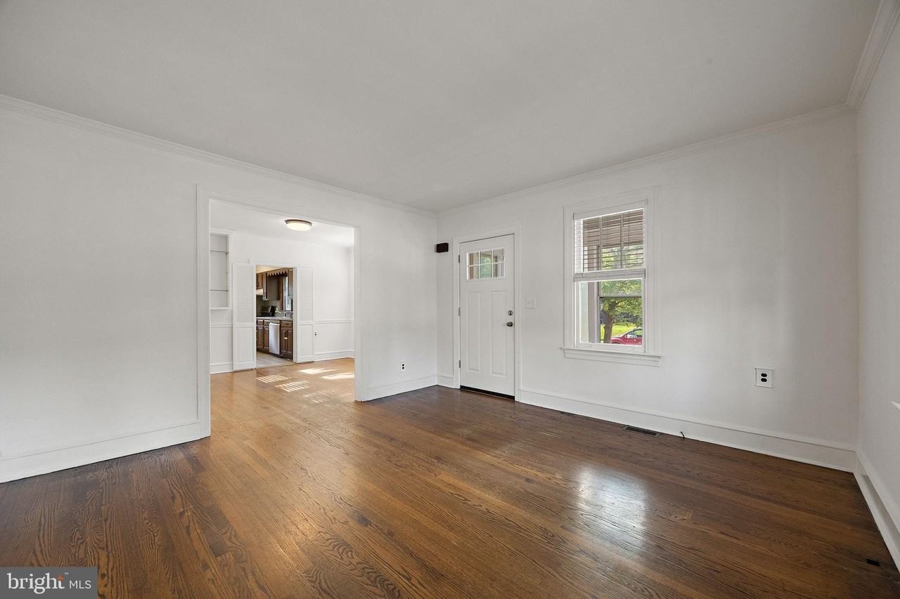 101 Curtis Ave - Photo 4 of 18