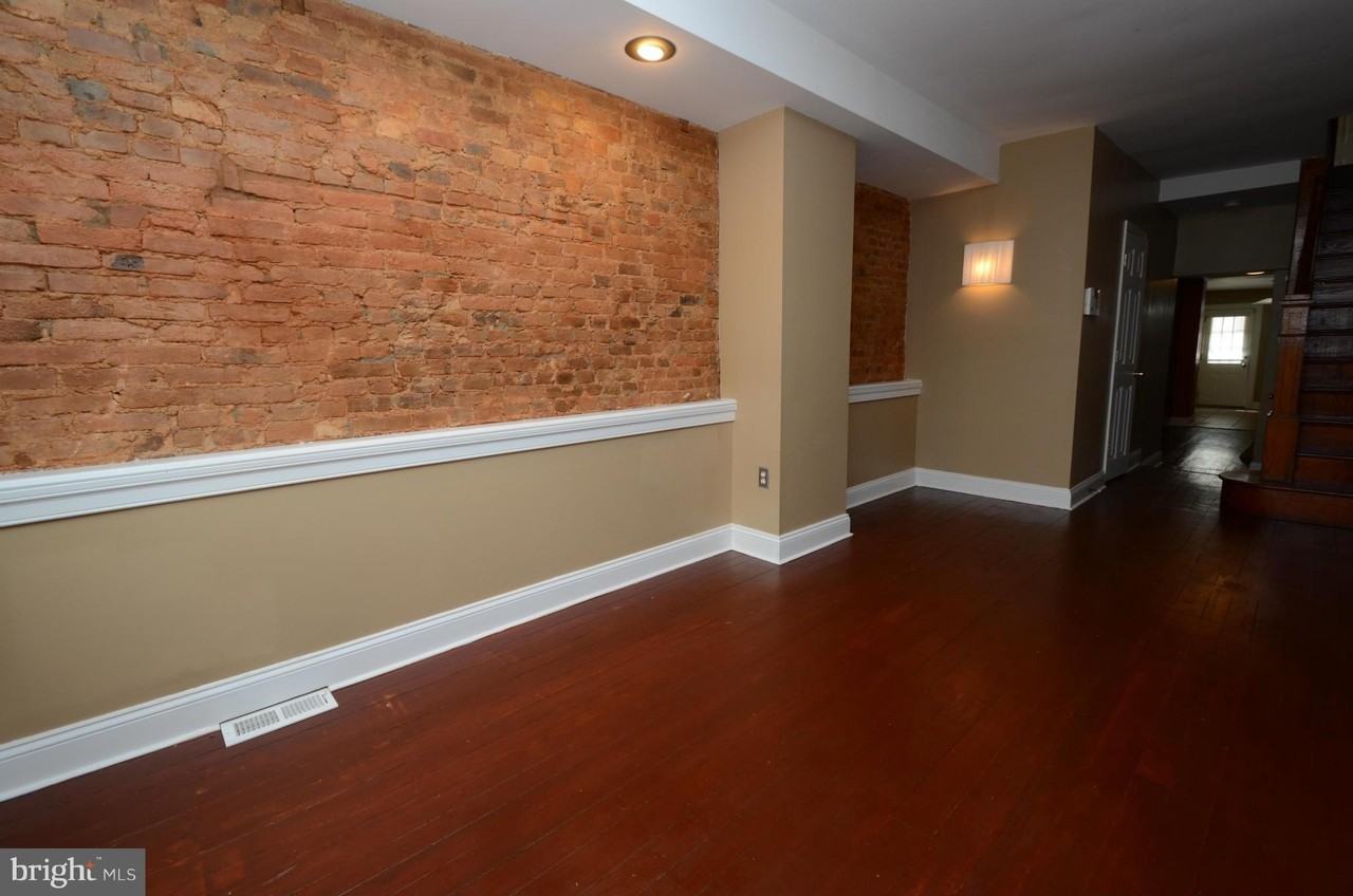 3131 Elliott St - Photo 4 of 27