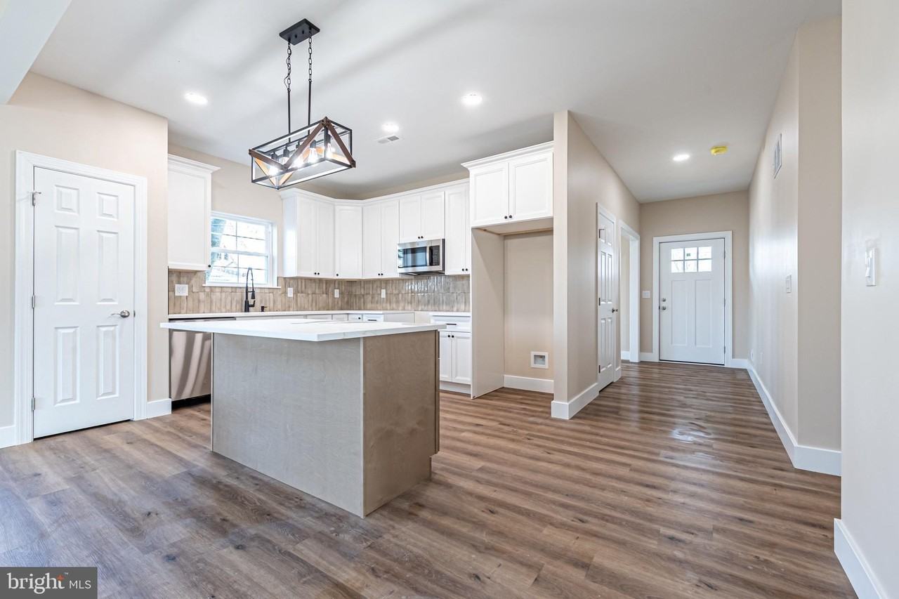 820 Archer St - Photo 4 of 20