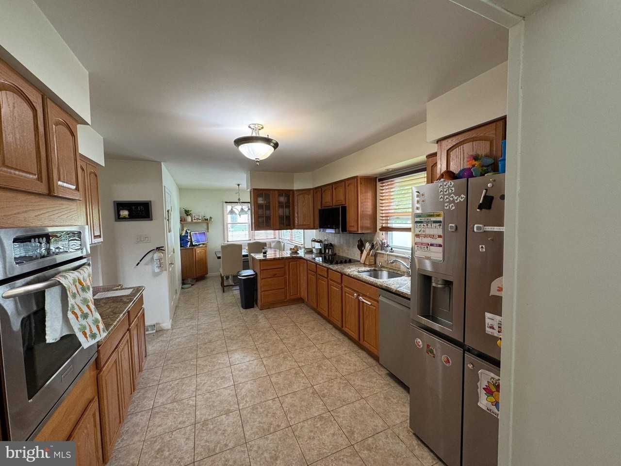321 Surrey Rd - Photo 7 of 24