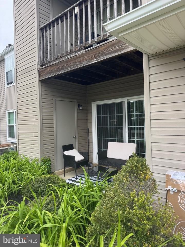 408 Firethorne Ct - Photo 2 of 11