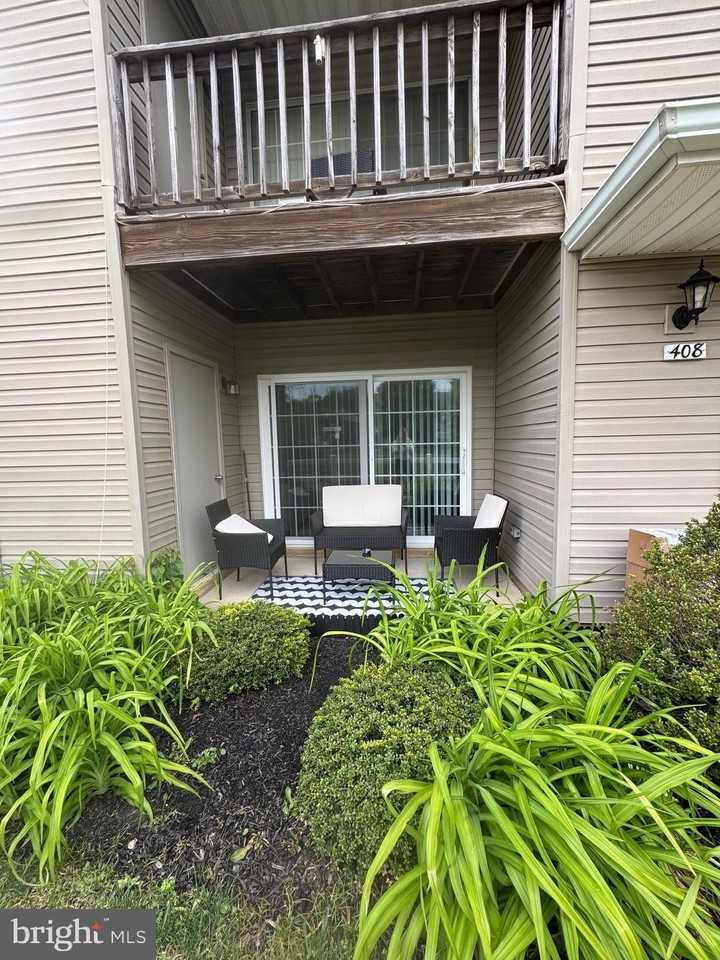 408 Firethorne Ct - Photo 3 of 11