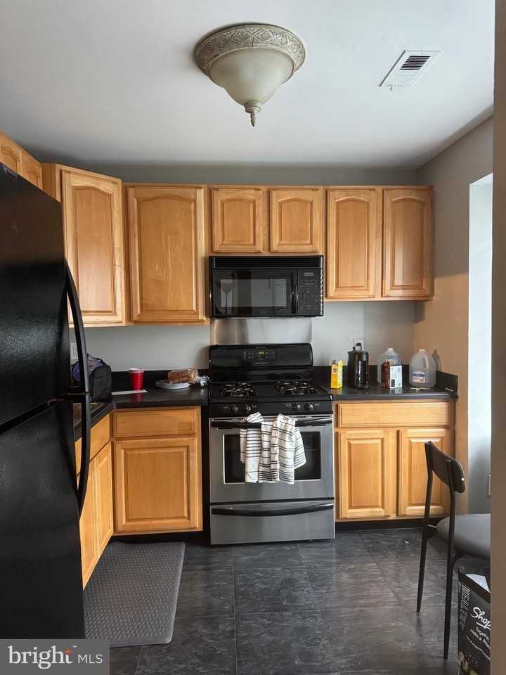 408 Firethorne Ct - Photo 7 of 11