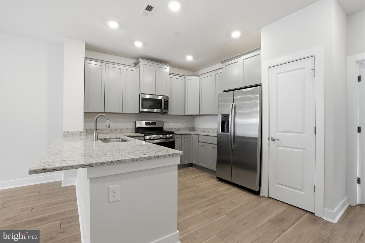 114-B King St - Photo 5 of 32