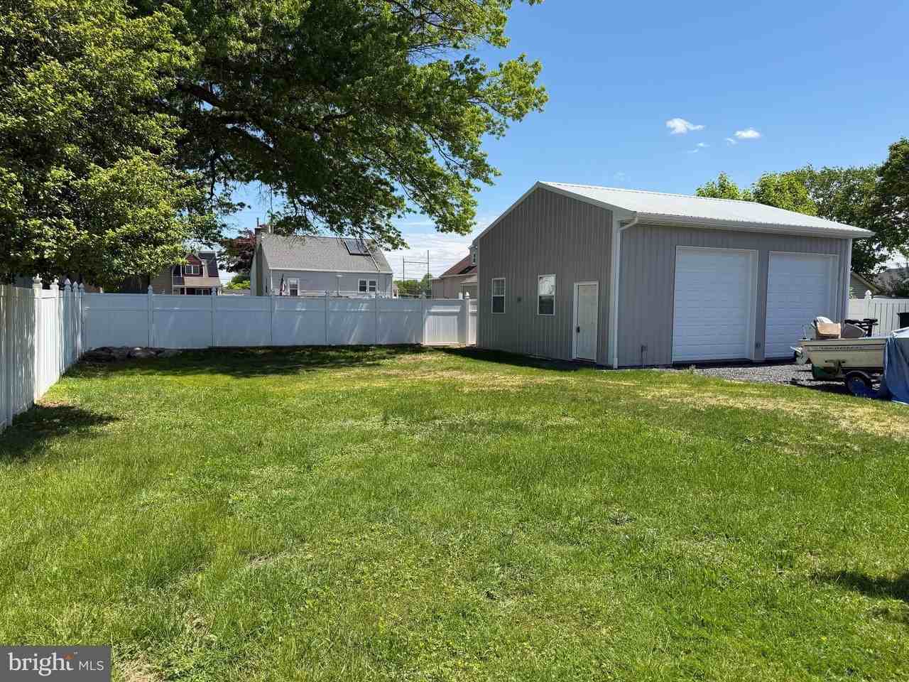 132 Hillcrest Ave - Photo 3 of 16