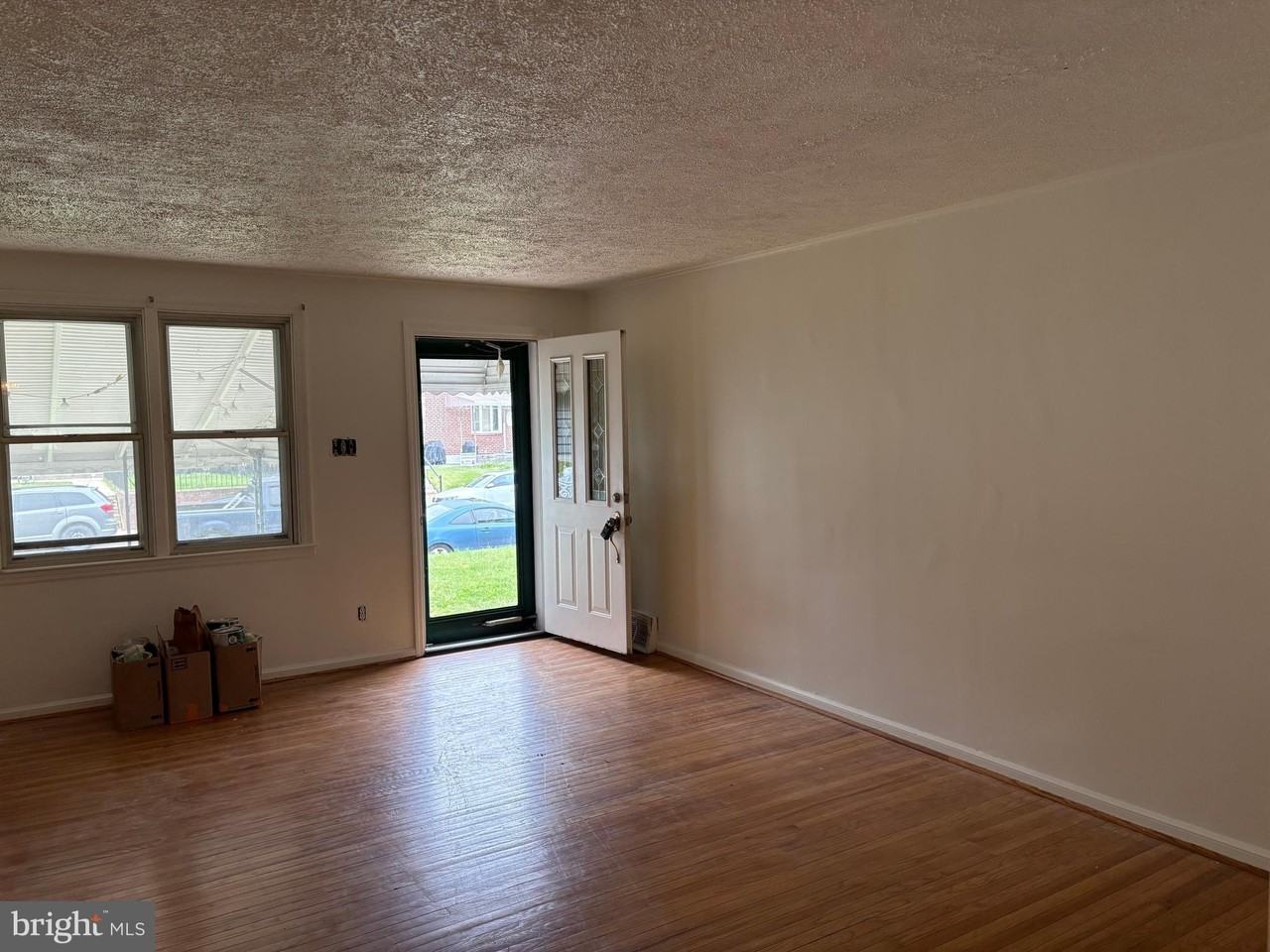 1053 Taylor Dr - Photo 5 of 17