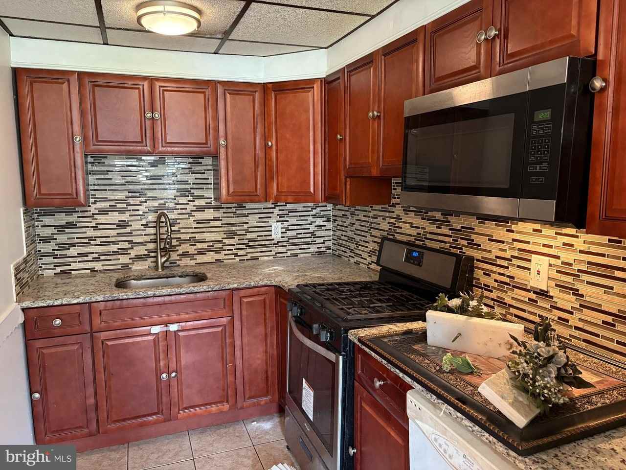 1053 Taylor Dr - Photo 7 of 17