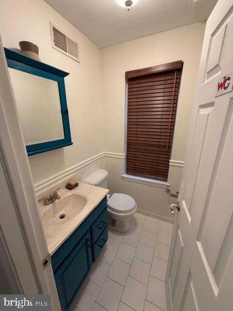 1506 E Mermaid Ln - Photo 7 of 29