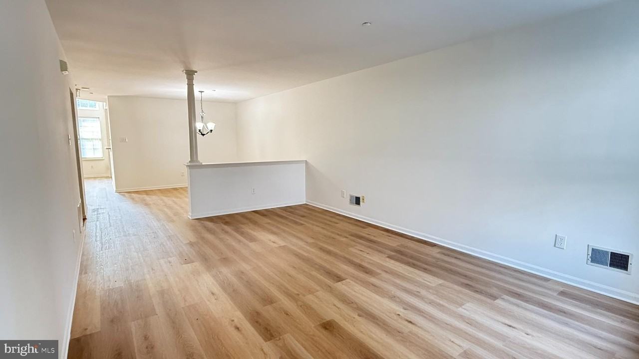 207 Lookout Pl - Photo 4 of 26