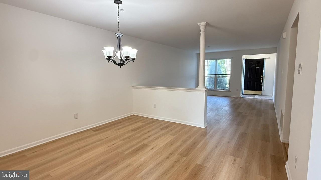 207 Lookout Pl - Photo 5 of 26