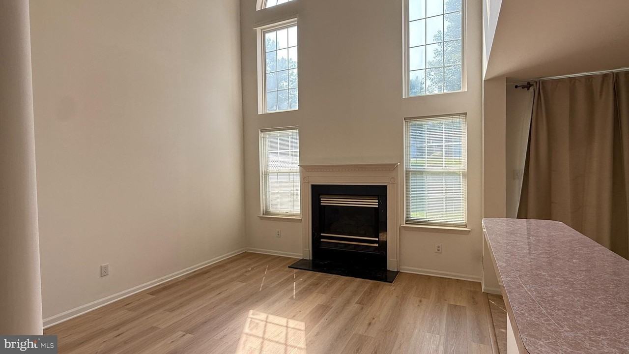 207 Lookout Pl - Photo 7 of 26