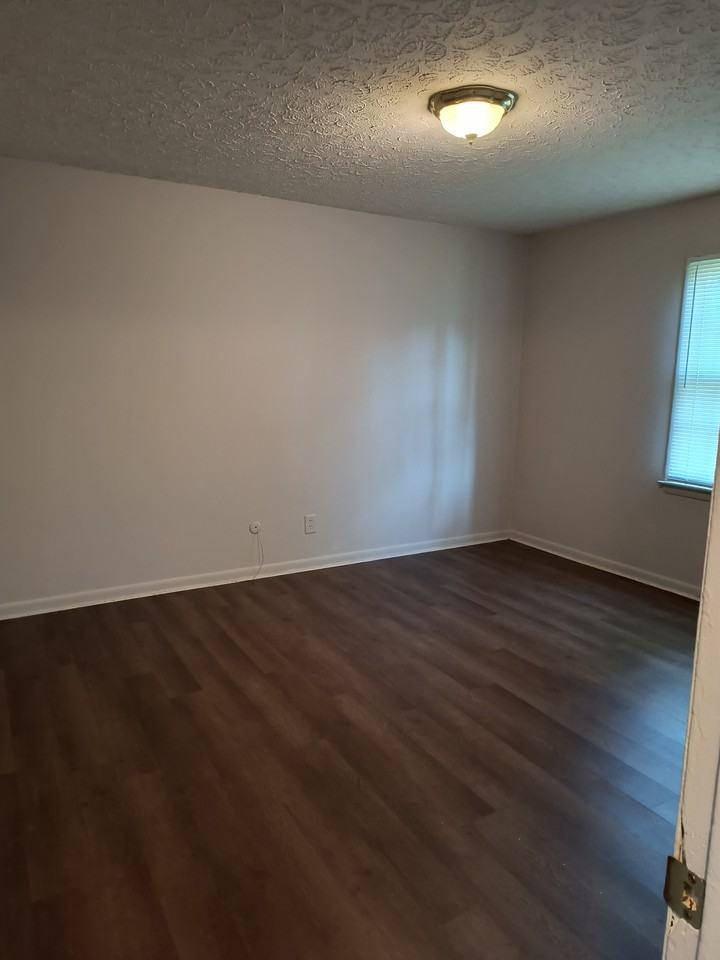 3025 Forest Hills Cir #D - Photo 3 of 6