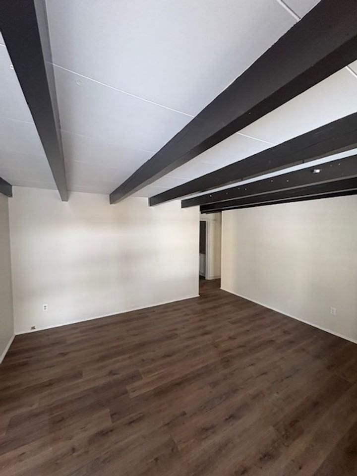 528 Henrietta - Photo 3 of 9