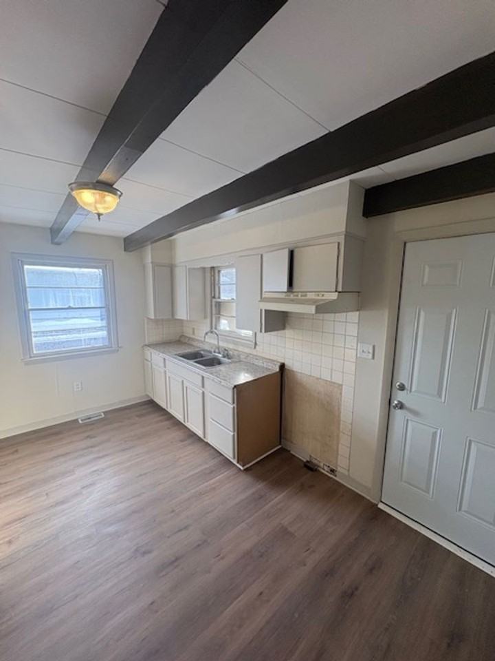 528 Henrietta - Photo 5 of 9