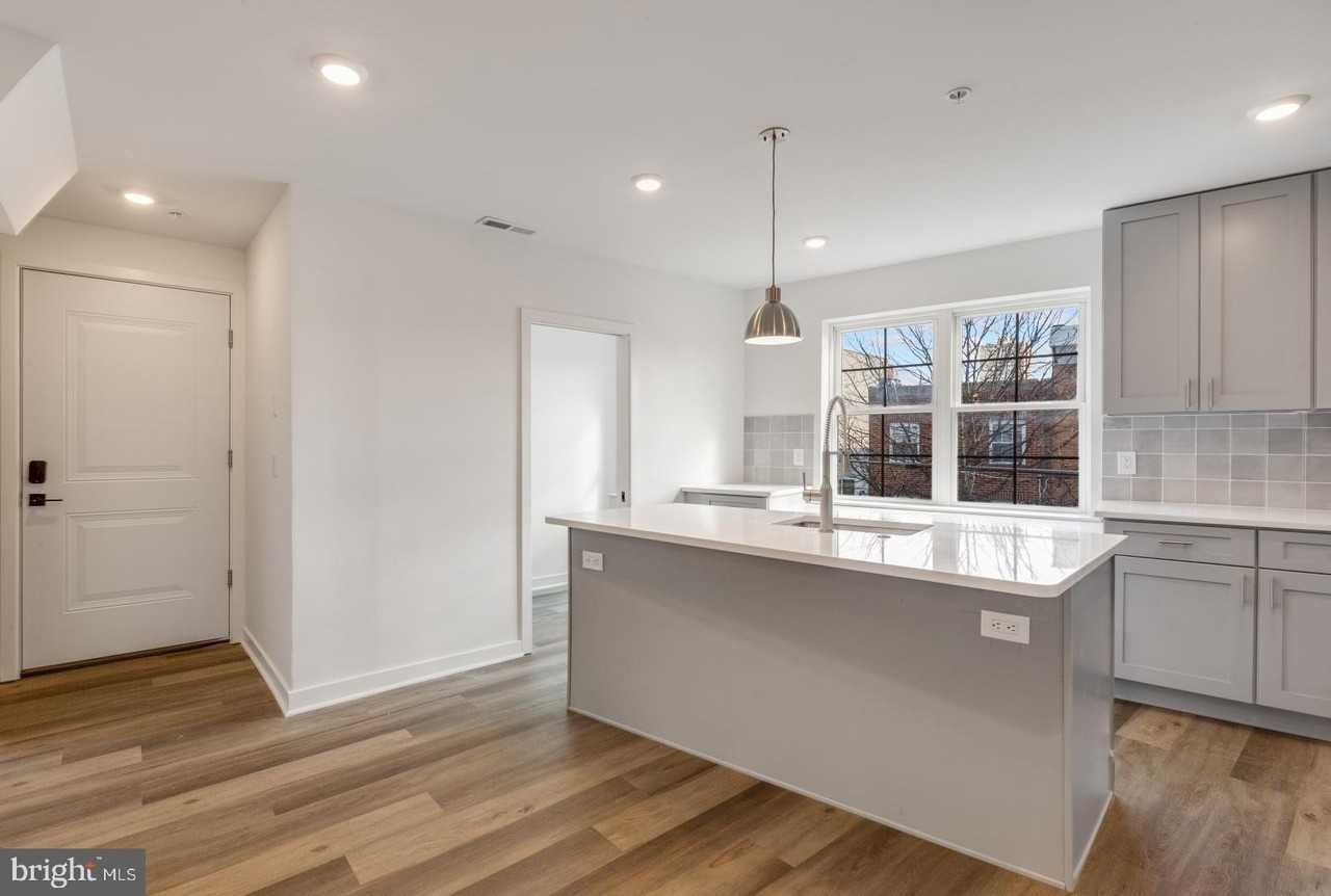 1116 S 7th St #3 - Photo 3 of 33