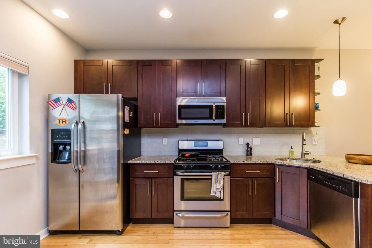 2445 Coral St - Photo 2 of 31