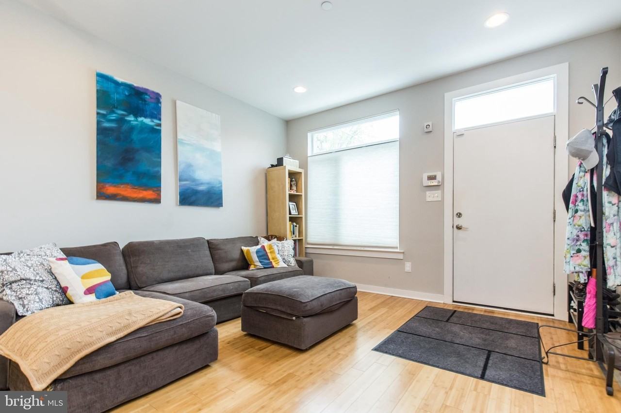 2445 Coral St - Photo 3 of 31