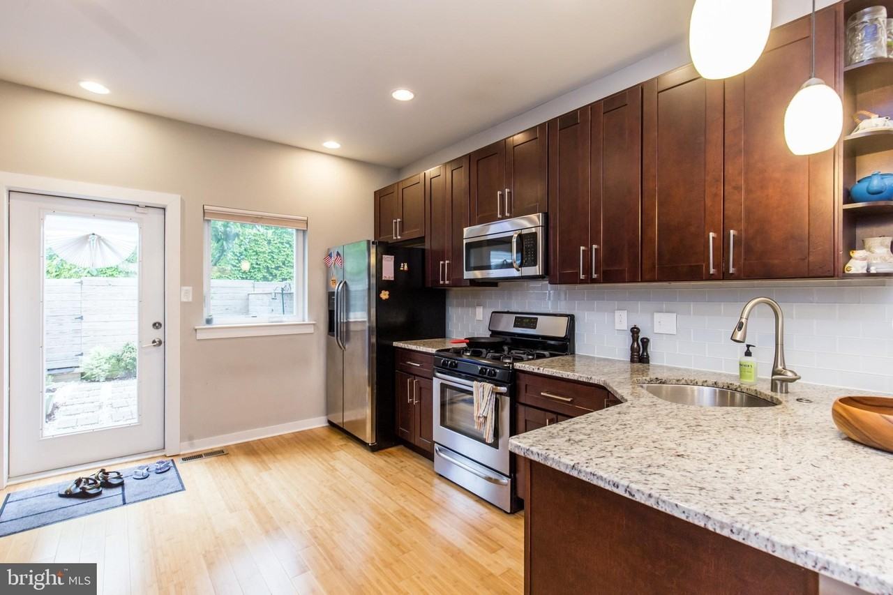 2445 Coral St - Photo 6 of 31