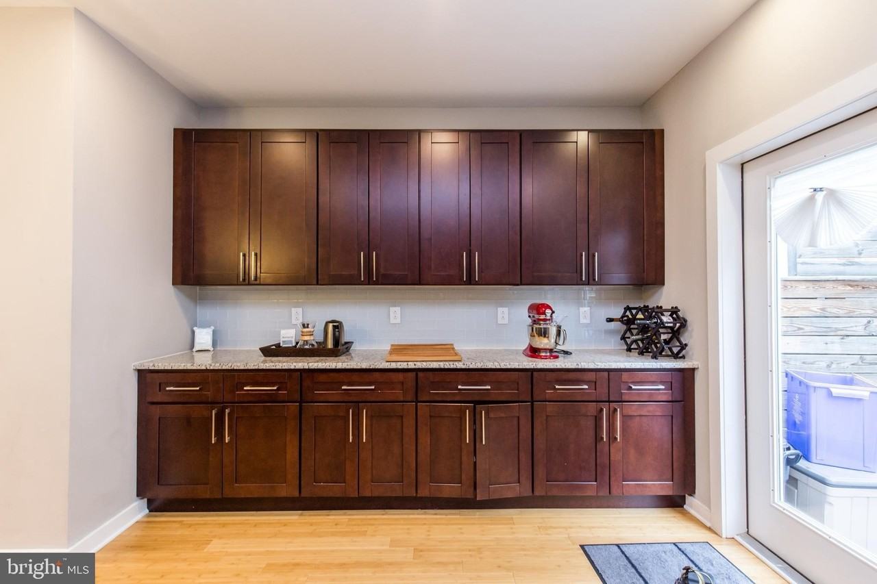 2445 Coral St - Photo 7 of 31