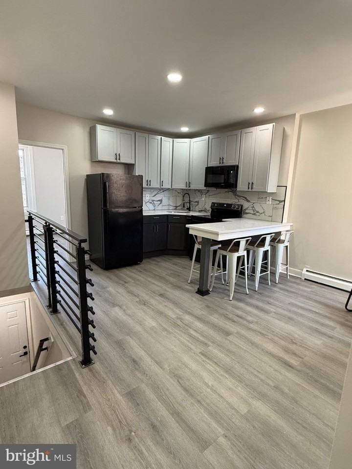 2032 S 22nd St #2 - Photo 4 of 16