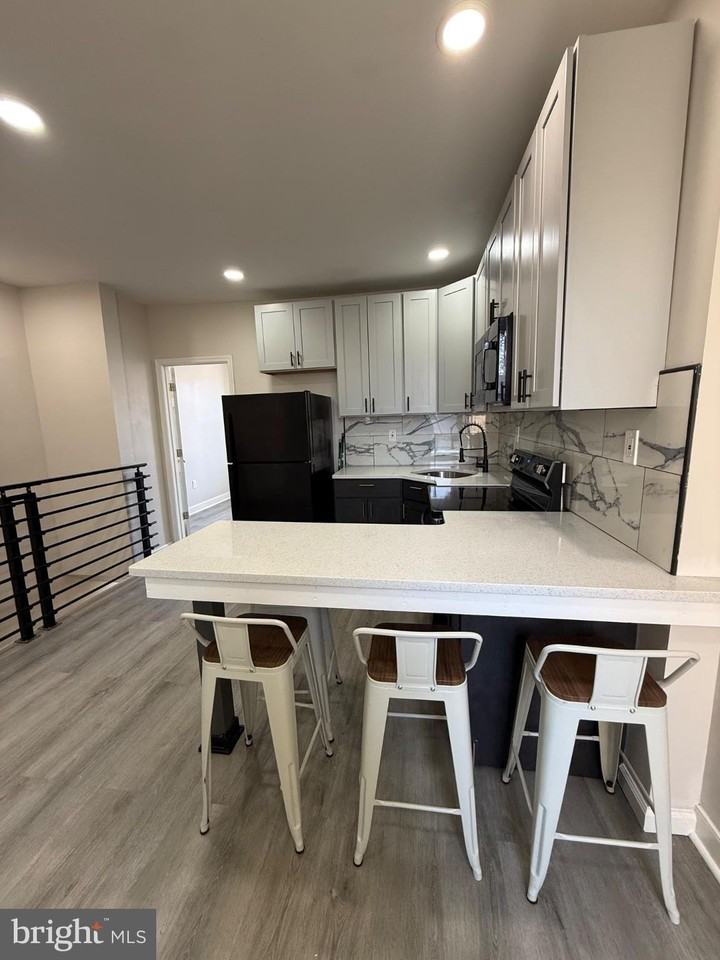2032 S 22nd St #2 - Photo 5 of 16