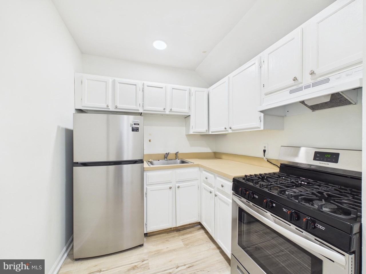 143 N 21st St #1R - Photo 2 of 16