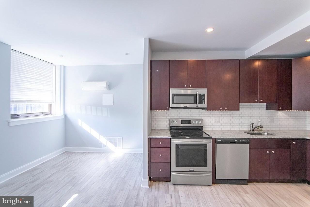 427 Monroe St #103 - Photo 3 of 12