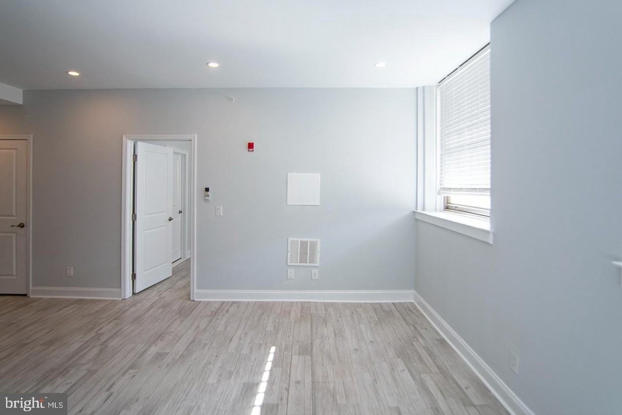 427 Monroe St #103 - Photo 4 of 12