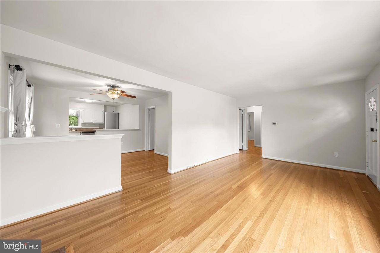 877 N Nottingham St - Photo 5 of 26