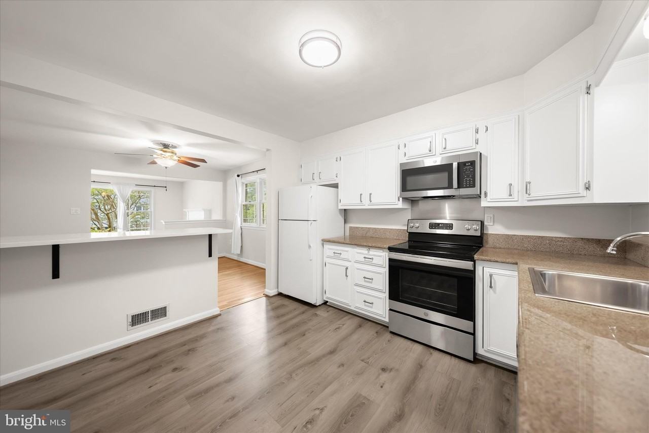 877 N Nottingham St - Photo 7 of 26