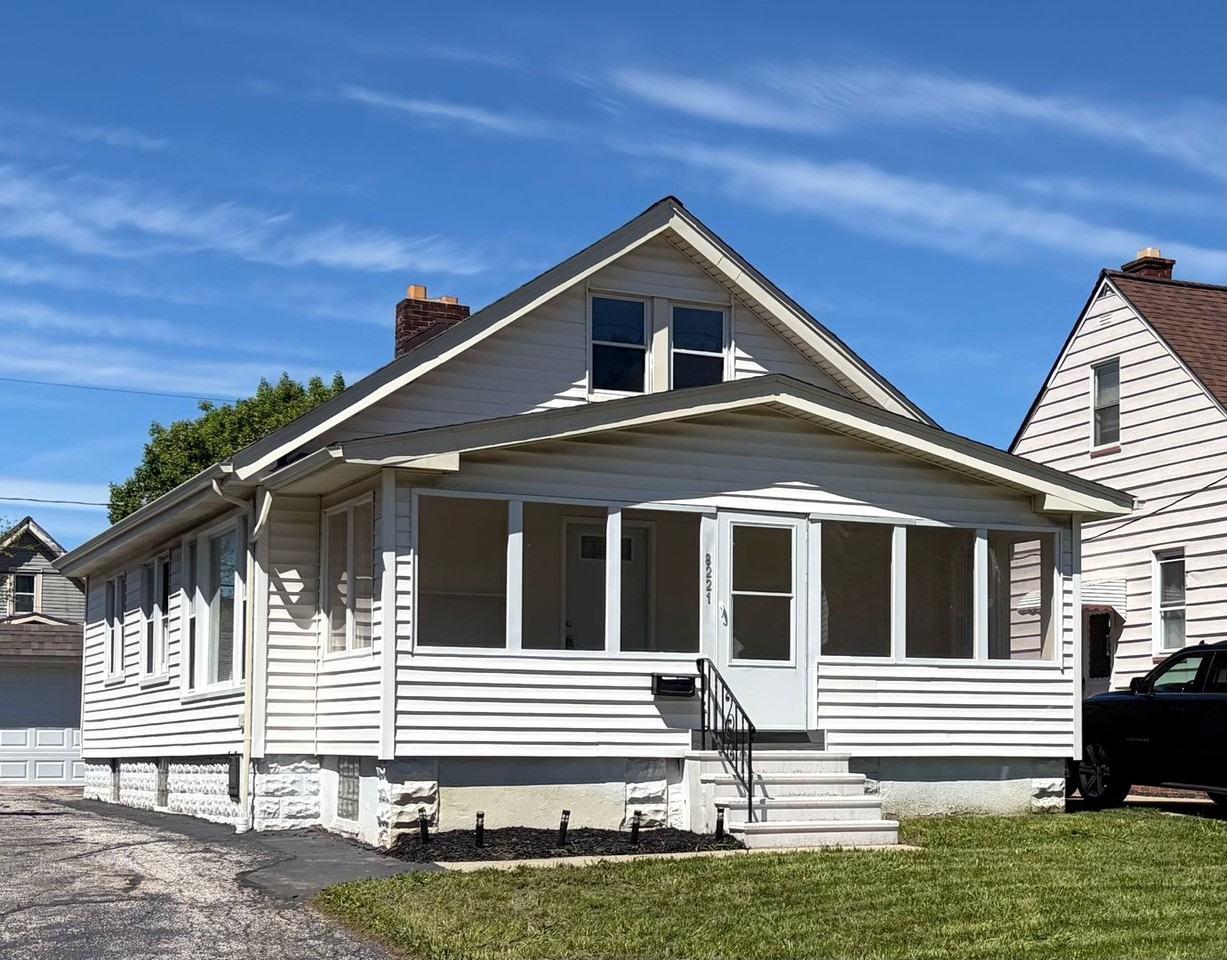 8221 Grand Division Ave - Photo 5 of 13