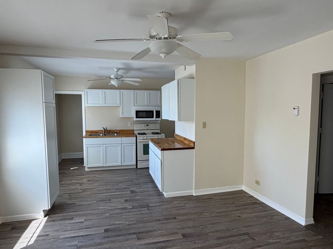8221 Grand Division Ave - Photo 6 of 13
