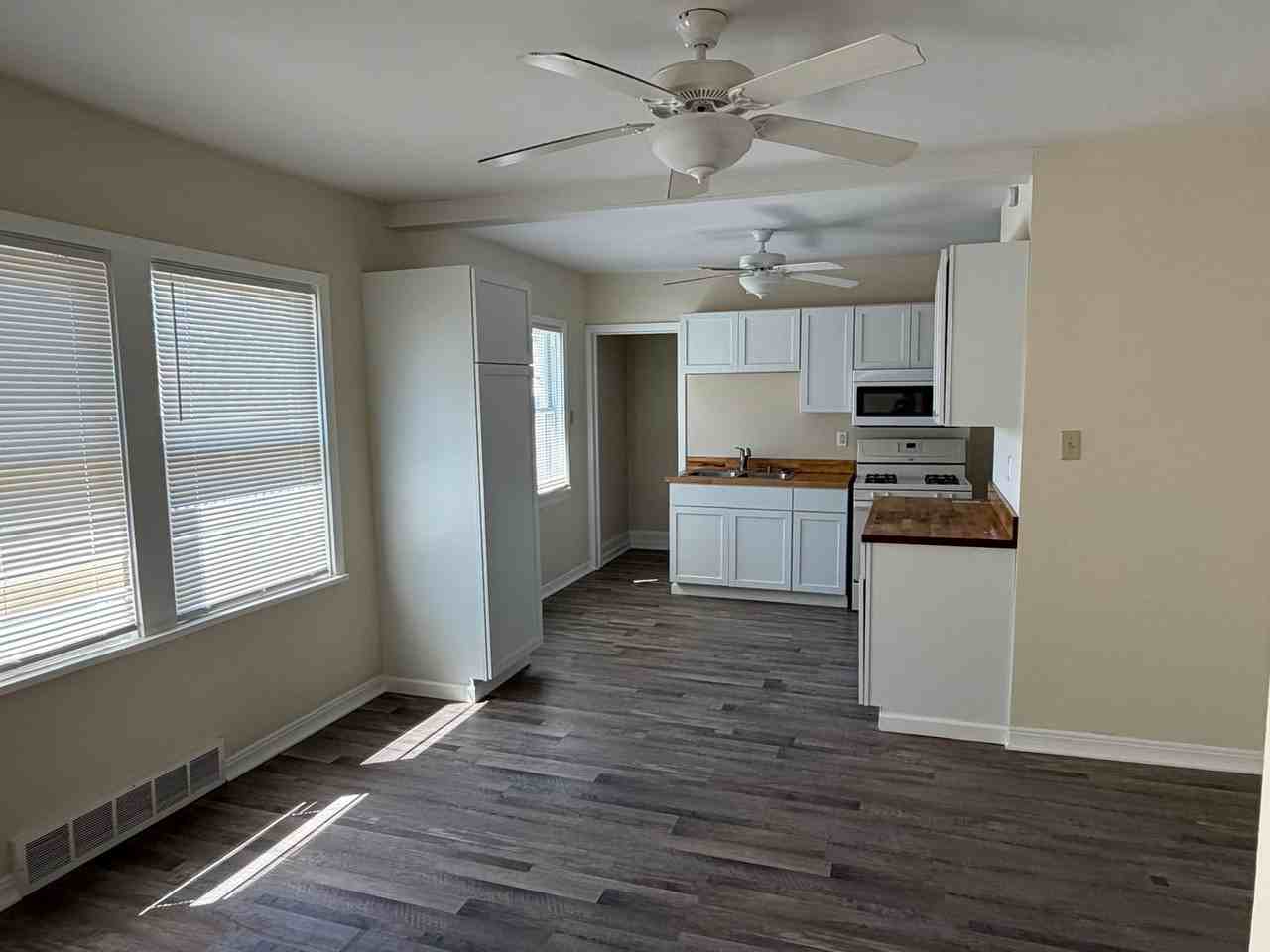 8221 Grand Division Ave - Photo 7 of 13